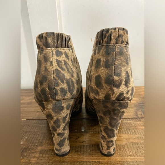 Sam & Libby 8.5 leopard ankle boots heels - Picture 7 of 8